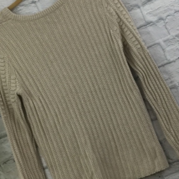 Adorable sweater, cute detailing!! - Picture 4 of 4